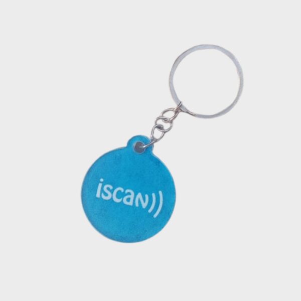 Smart Keychain – ميدالية ذكية لمشاركة البيانات
